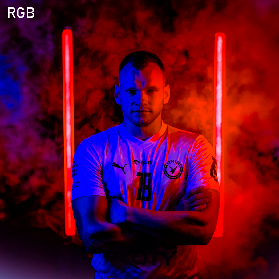Oryginalne zdjęcie w kolorze czerwono - niebieskim i kolorystyce rgb
